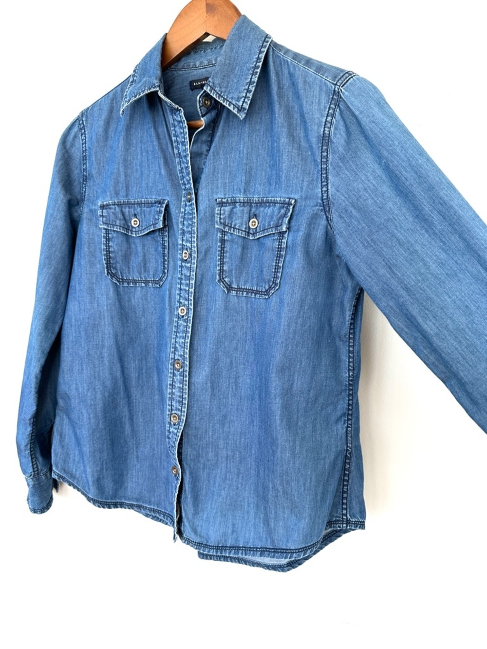 Banana Republic Blue Denim Button-Up Shirt, Long Sleeves, 💯 Cotton
